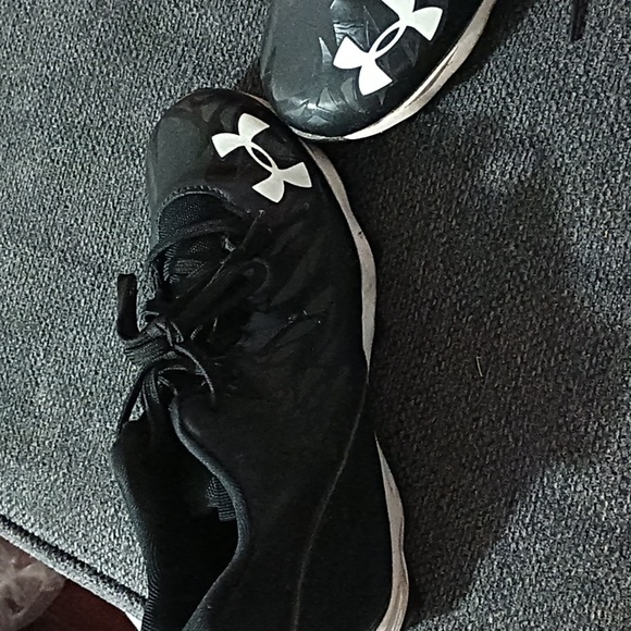 Under Armour cleats size 4Y - Picture 3 of 5